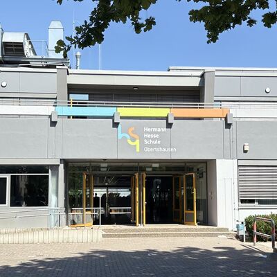 Bild vergr&ouml;&szlig;ern: Neuer Fassadenanstrich Hermann-Hesse-Schule Obertshausen