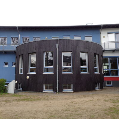 Bild vergrößern: Albert-Einstein-Schule Holzwerkfassade